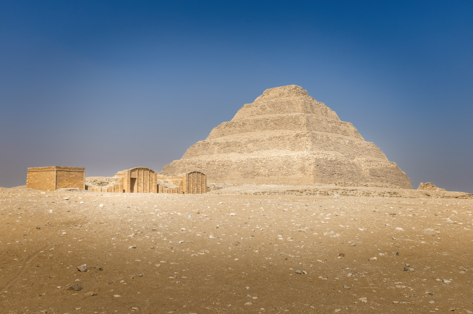 A full day tour pyramids -Saqqara – Dahshure – Giza plateau